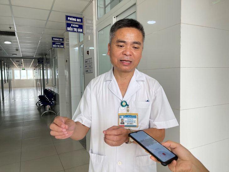 Theo TS.BS Trần Huy Thọ, nên tẩy giun định kỳ cho chó, mèo - Ảnh: NVCC